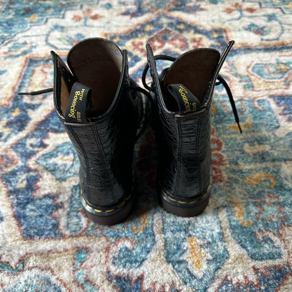Vintage Dr. Martens England Embossed Leather Black Boots Size 5 - Picture 4 of 13